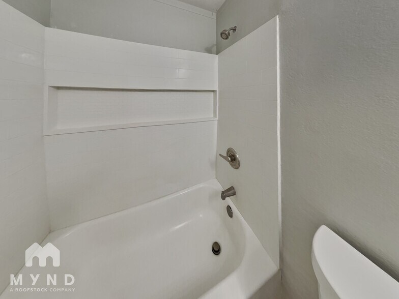 Building Photo - 11903 W Cabrillo Dr