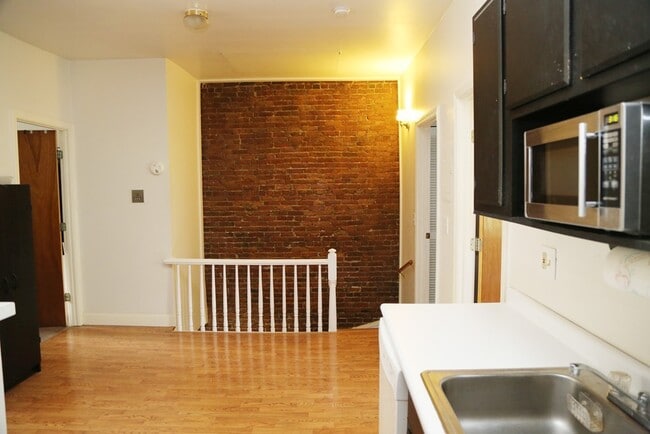 Building Photo - 76 E Brookline St