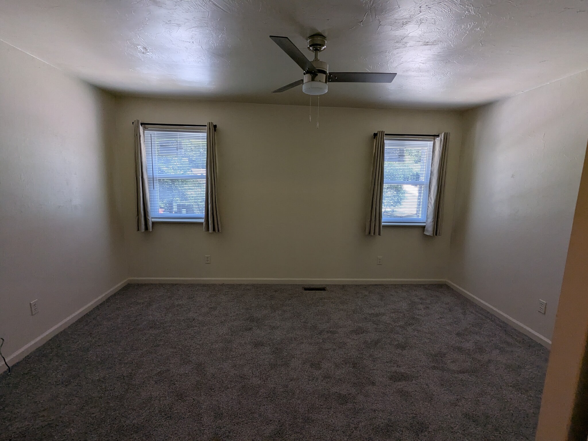 Building Photo - 566 Teal Ln