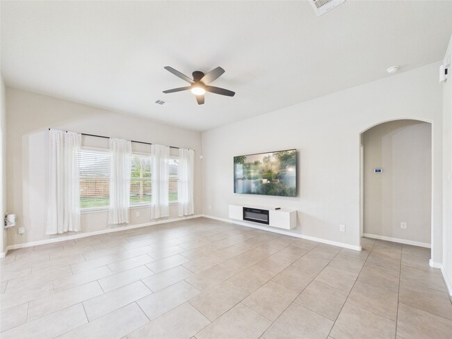 Building Photo - 721 Rim Water Dr