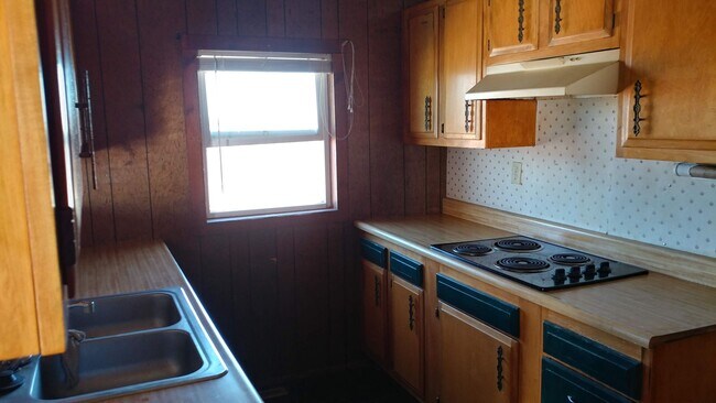 Building Photo - 3 Bedroom Home