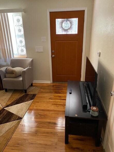 Front door living room - 2309 Osceola St