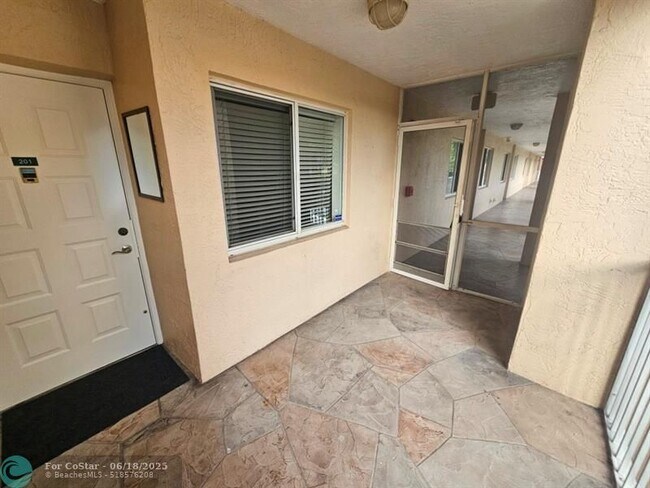 Building Photo - 9537 Weldon Cir