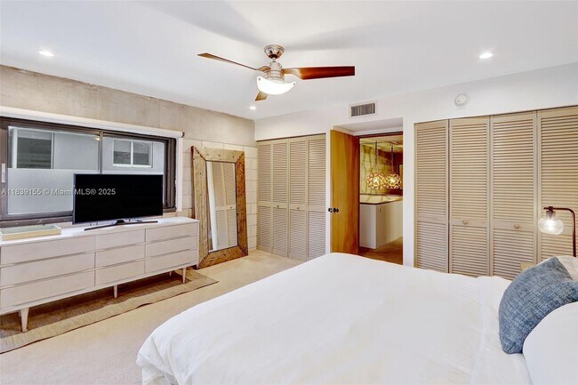 Building Photo - 322 Hendricks Isle