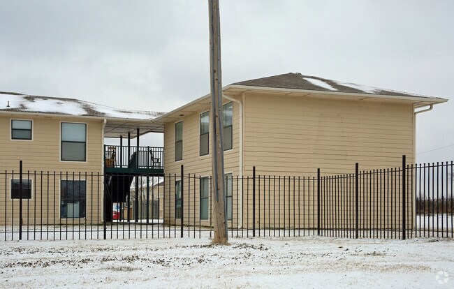 Building Photo - Whispering Pines