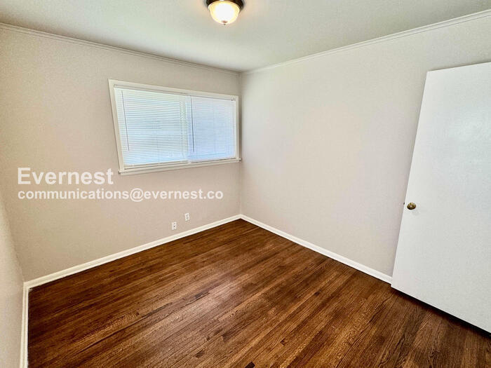 Building Photo - 5764 E 24th St