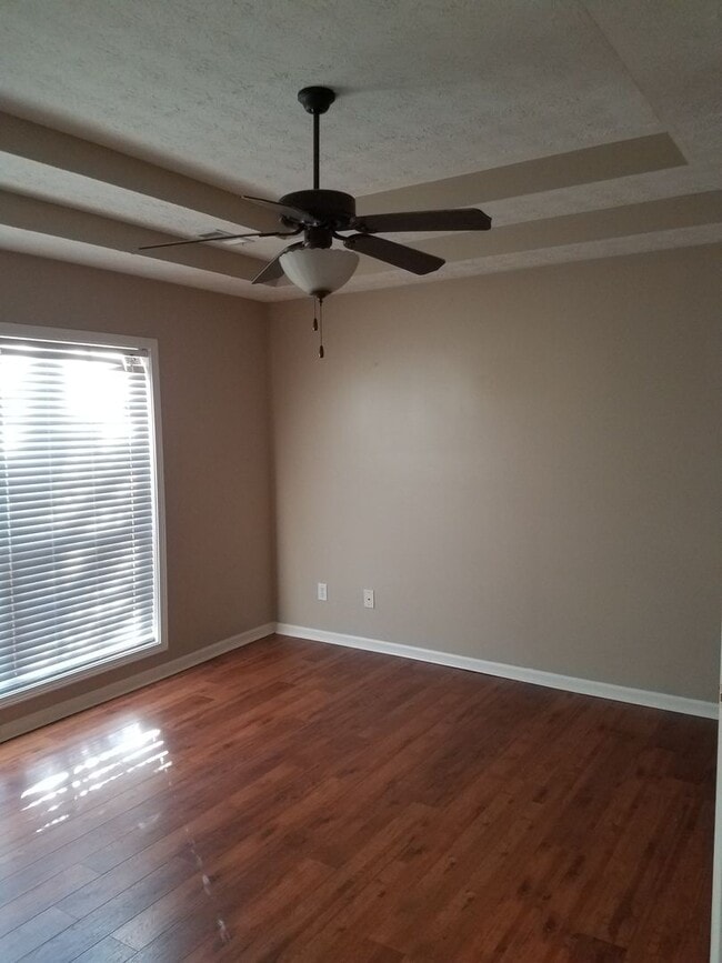 Building Photo - Carrollton City Living