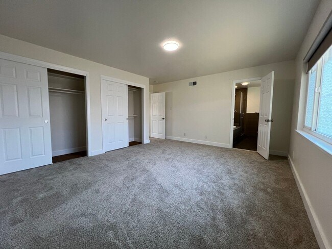 Building Photo - 3893 Middlefield Rd