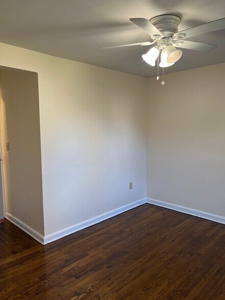 Bedroom walls - 6A Carolyn Ter