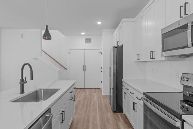 Building Photo - 1318 E Lenoir St