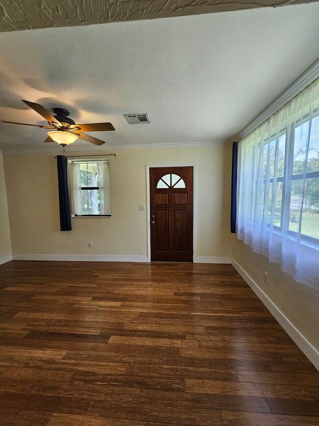 Building Photo - 2 Bedroom/2 Bath home near Duck Pond and Citizens Field