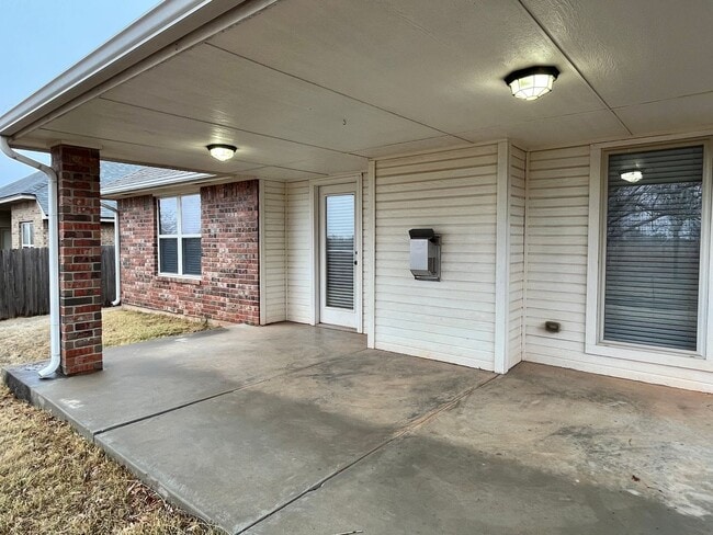 Building Photo - Great 3 Bed, 2 Bath Home in Moore Schools