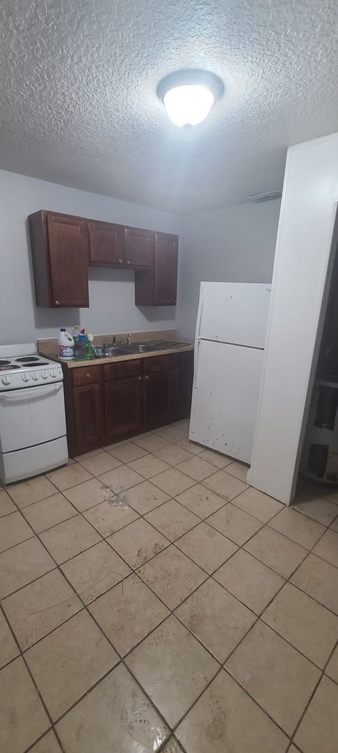 Building Photo - 1892/1894 W 3rd St.