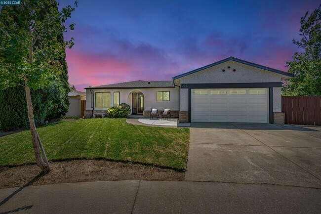 Building Photo - 2242 Westwood Ct
