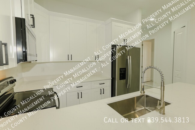 Building Photo - 141 Harold Ave S