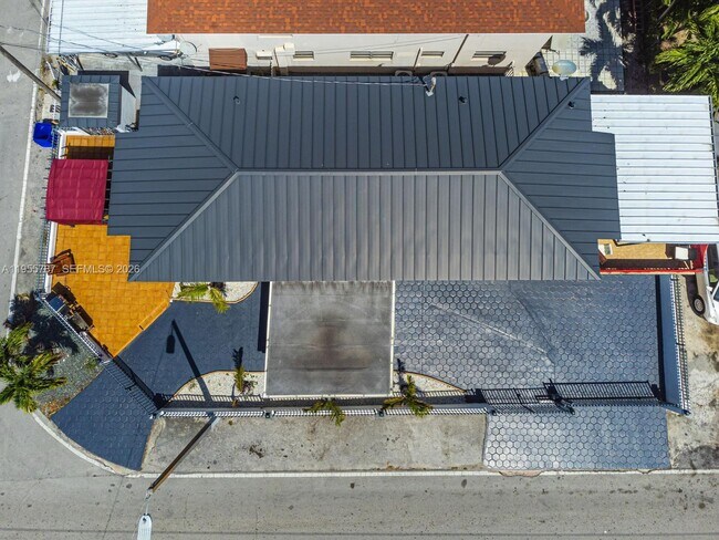 Building Photo - 901 NW 22nd Pl