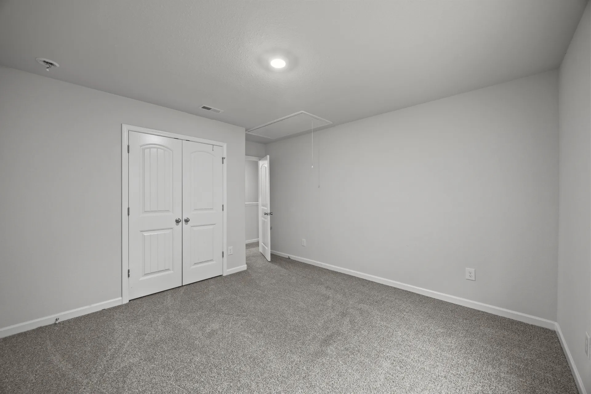 Building Photo - Room in House on Hazelburn Dr