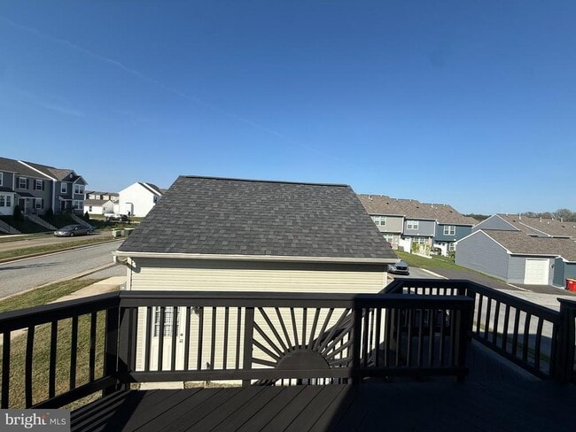 Building Photo - 60 Deerbrook Dr