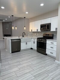 Building Photo - Foothills Townhouse 2 Bedroom 2 Bath with 2 Car Garage