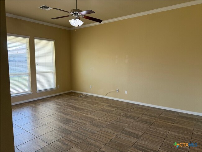 Building Photo - 409 Cross Dr.