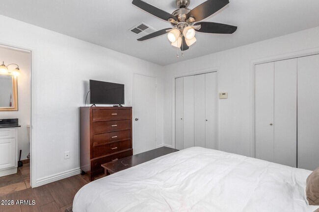 Building Photo - 3117 N 41st Pl