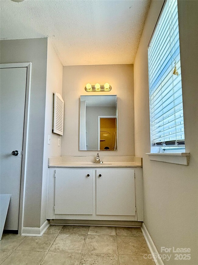 Building Photo - 3312 Heathstead Place