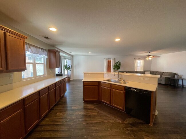 Building Photo - Lancaster 3 Bedroom + 2 Bathroom