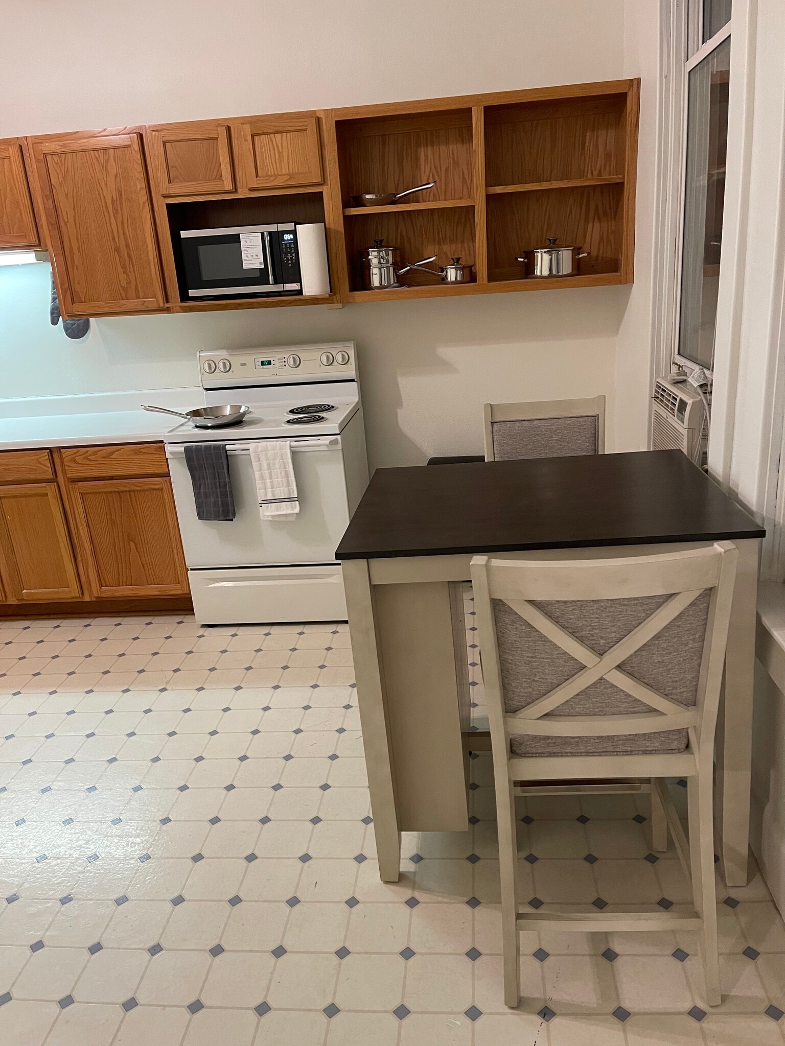 Building Photo - 106 N Main St