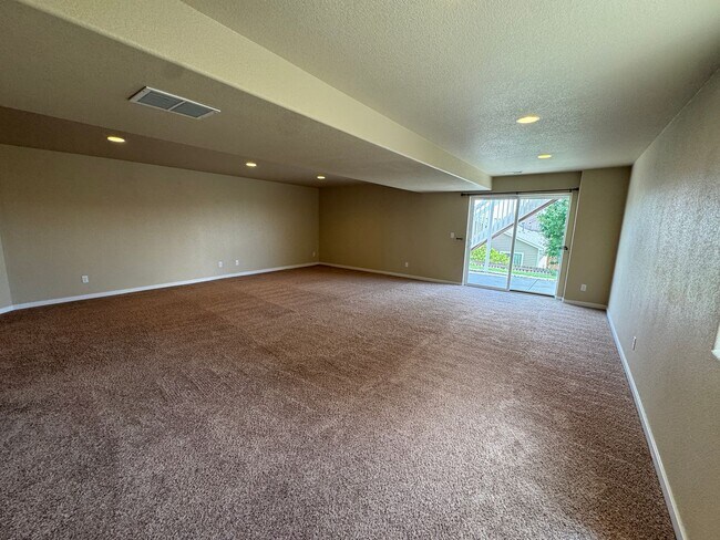 Building Photo - 7623 Dutch Loop