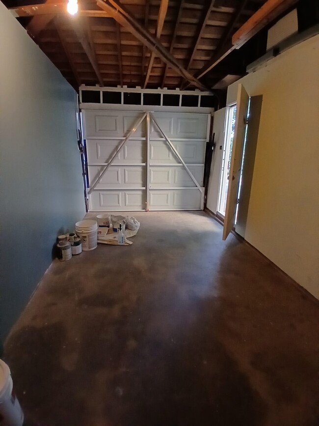 Large Private garage with work bench & storage shelves - 13525 Burbank Blvd