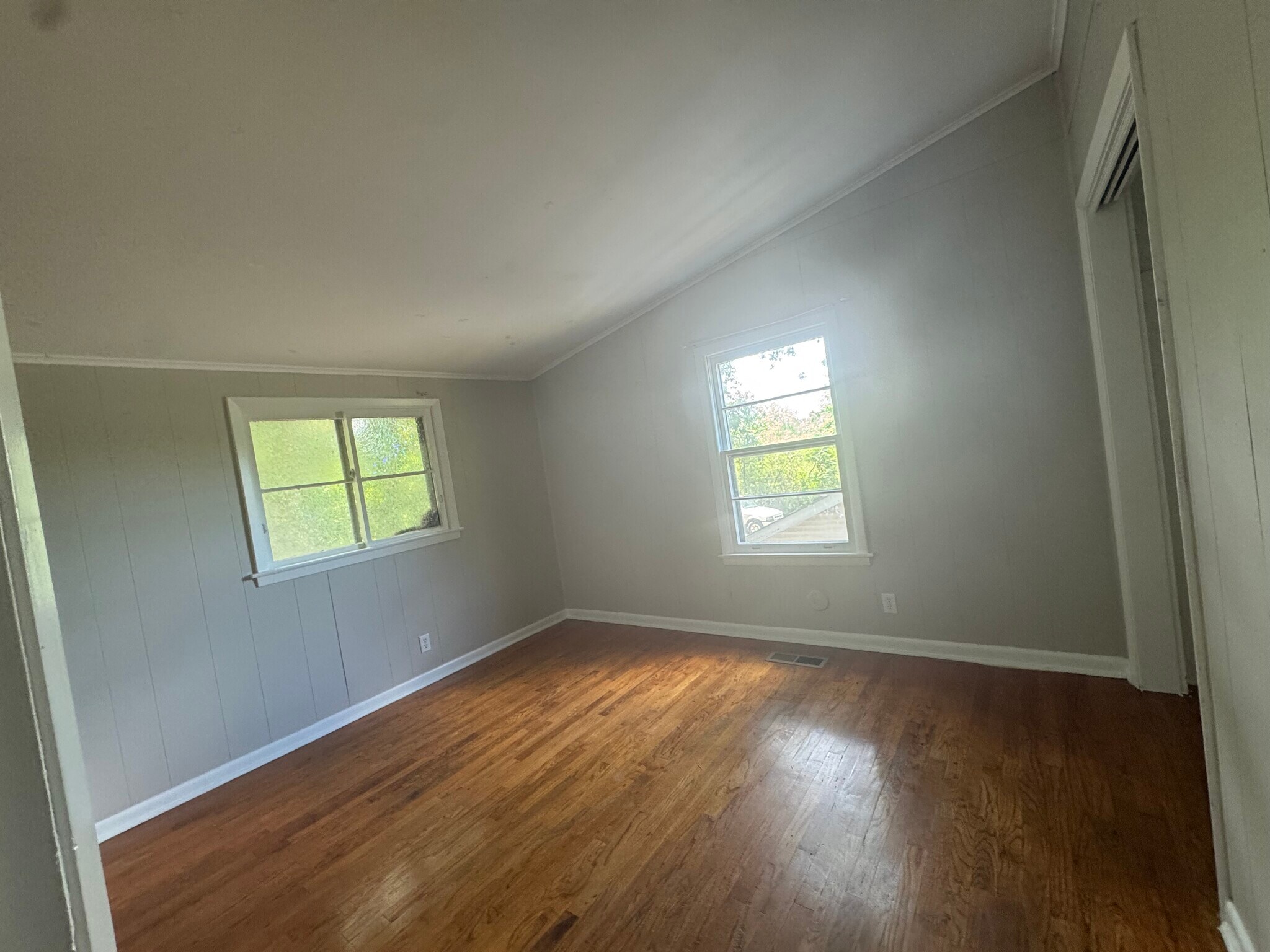 Building Photo - 304 W 35th St