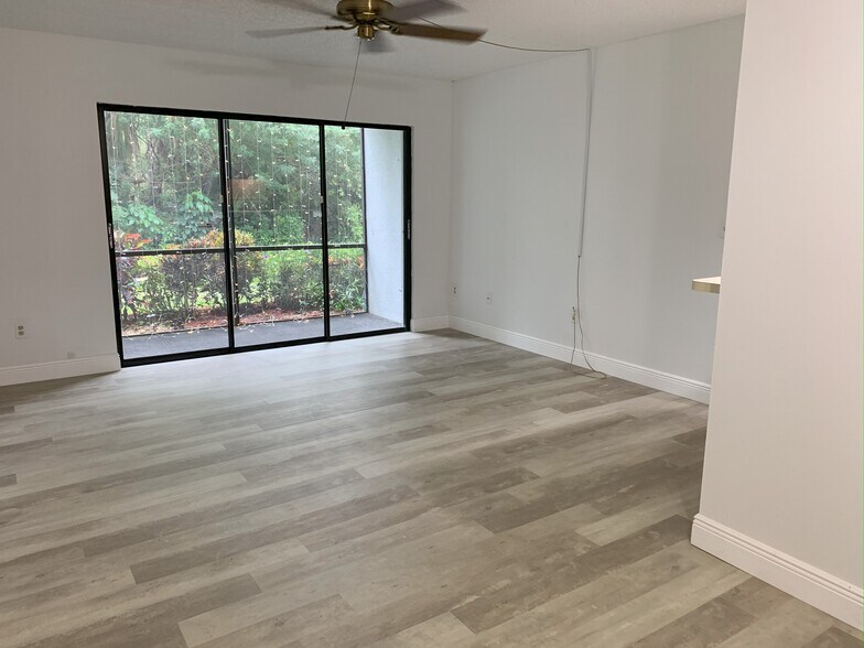 Building Photo - 9570 Green Cypress Ln