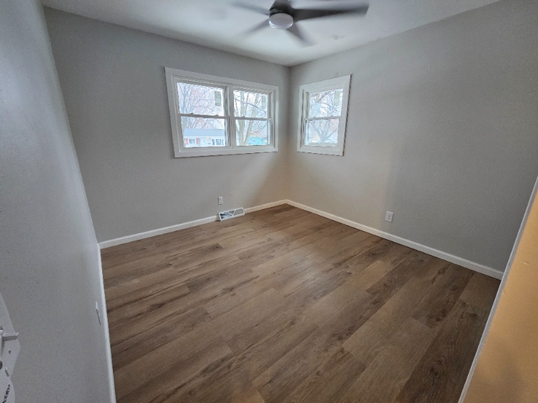 Building Photo - 1121 Debra Ln