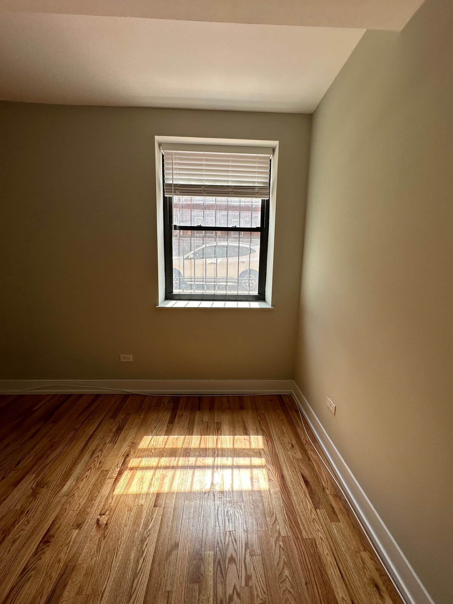 Building Photo - 910 W George St