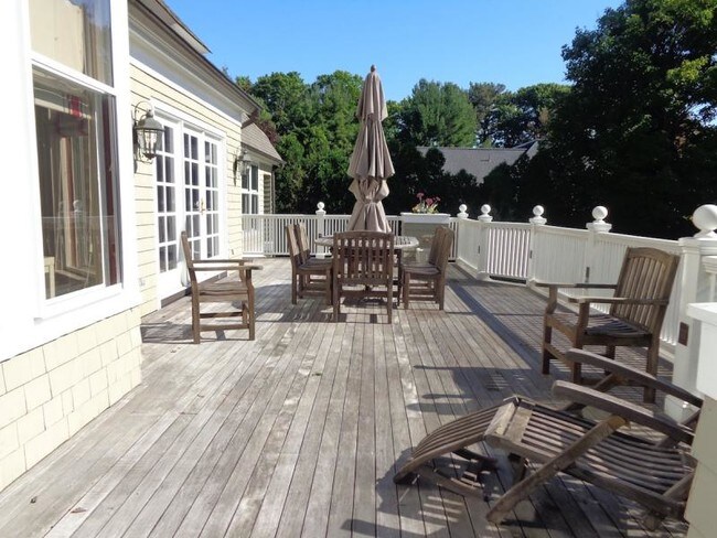 Building Photo - Elegant Rumstick Point Queen Anne Victorian