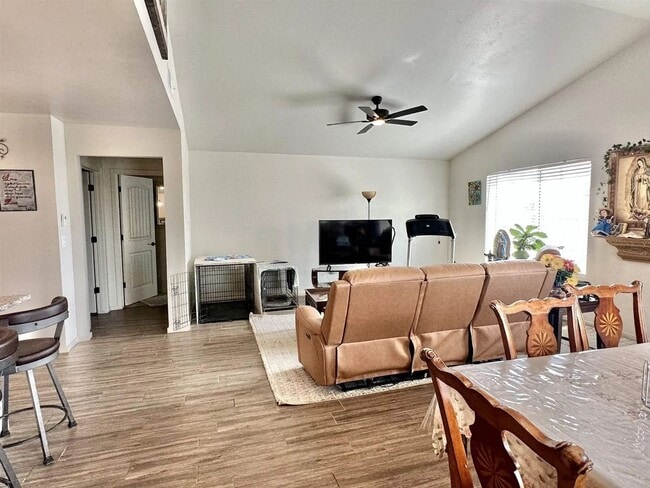 Building Photo - Beautiful 4 Bedroom/3 Bathroom Home