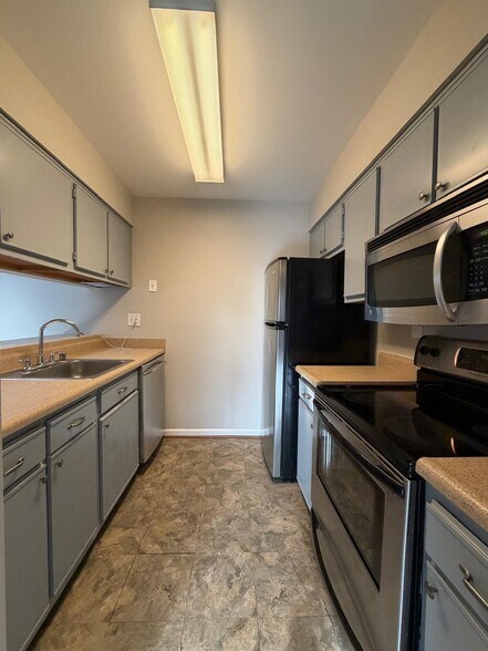 Building Photo - 1111 Castle Harbour Way