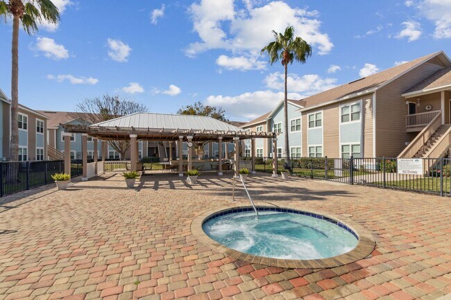 Building Photo - Coastal Condo Living in Gated Fernandina B...