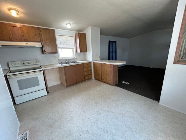 Building Photo - 3 Bedroom 2 Bath Trailer for Rent