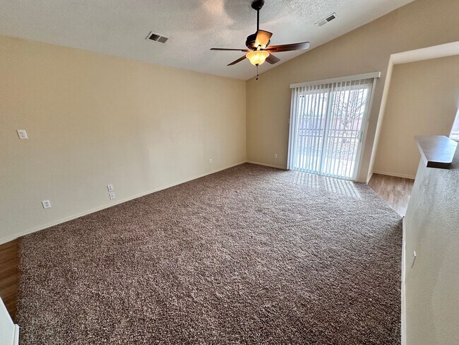 Building Photo - Super cute 3 bed 2 bath home in Huning Ranch