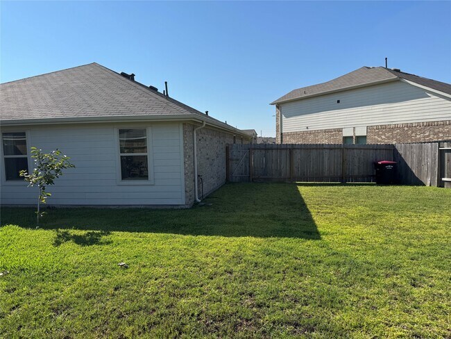 Building Photo - 22826 Panaro River Dr