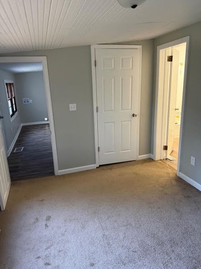 Building Photo - Charming 4BR/2BA House w/ Fenced back yard!