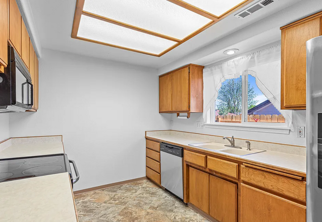 Building Photo - 1744 Sandpiper Dr