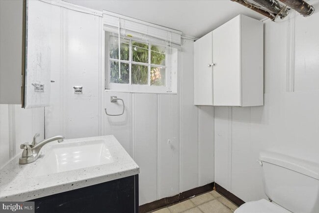 Building Photo - 1208 S Oakcrest Rd