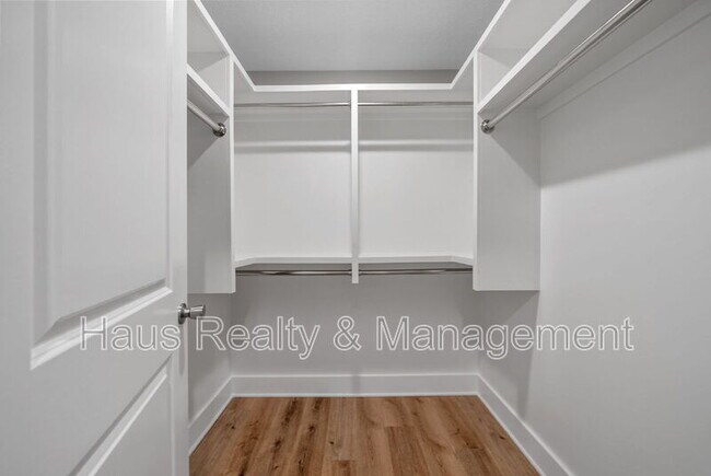 Building Photo - 7847 US-41