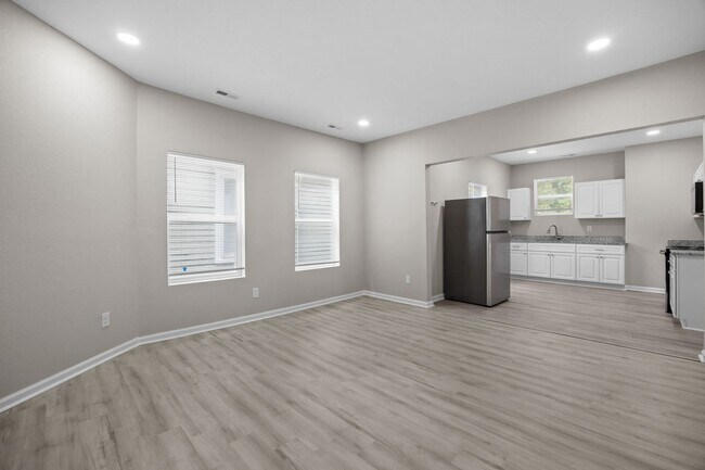 Building Photo - 126 Linden Ave