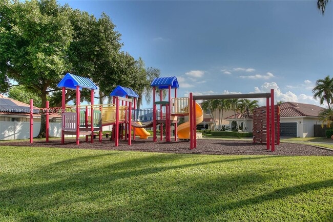 Building Photo - 11611 SW 10th Ct