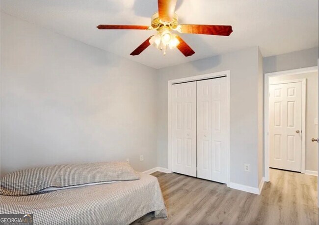 Building Photo - 564 Edgefield Way