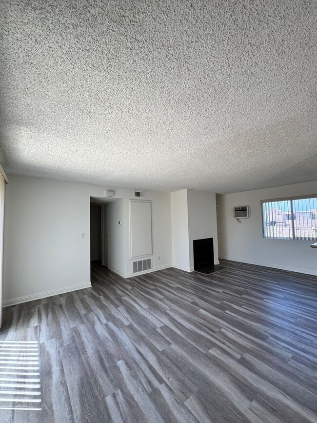 Building Photo - 17762 Paseo Cir