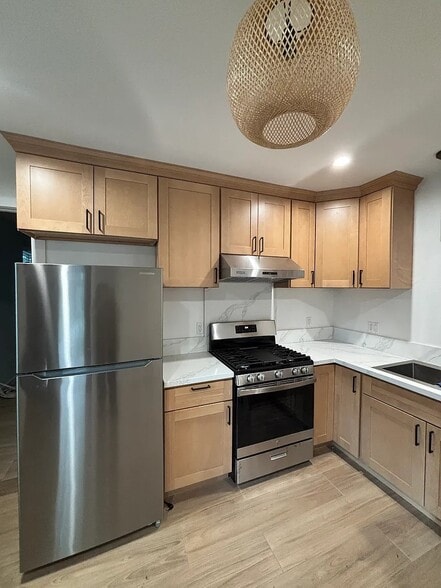 Primary Photo - 4022 W 130th St